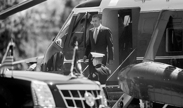 El presidente estadounidense, Barack Obama, llega al centro médico nacional militar Walter Reed.  · Foto: Olivier Douliery, Efe, Pool