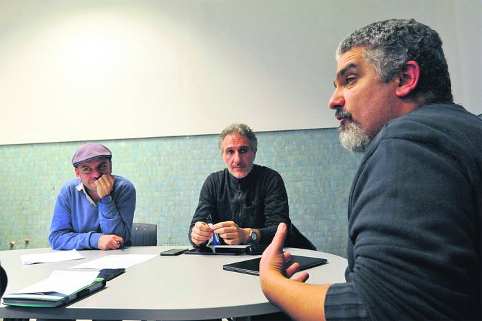 Alejandro Maiche, Leonel Gómez y Juan Valle Lisboa, encargados de CICEA. Foto: Federico Gutiérrez.
