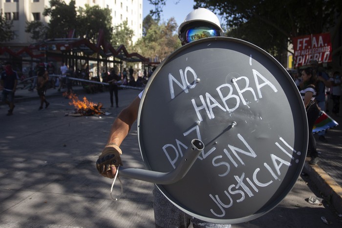 Protesta contra el gobierno de Sebastián Piñera, el sábado, en Santiago de Chile. · Foto: Claudio Reyes, AFP