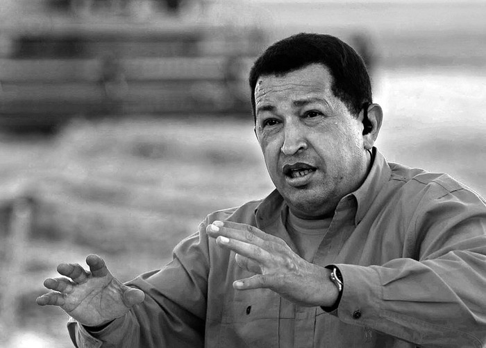 Hugo Chávez, habla durante la transmisión 342 del programa dominical de radio y televisión "Aló Presidente", en Arauca, Apure (Venezuela).  · Foto: Miraflores, s/d de autor