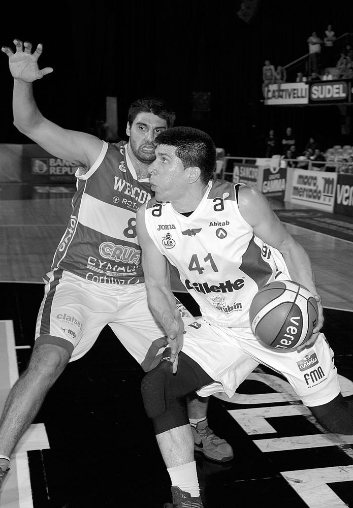 Demián Álvarez de Aguada y Miguel Barriola de Welcome, en el Palacio Peñarol. Foto: Santiago Mazzarovich (archivo, noviembre de 2015)