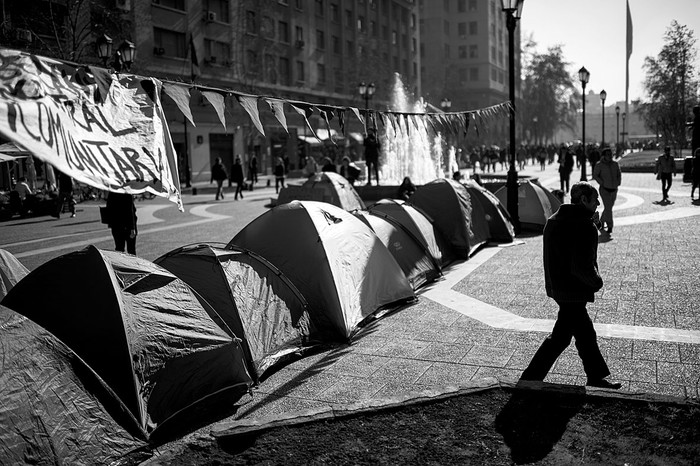 Campamento de estudiantes, ayer, frente al palacio de La Moneda, en Santiago de Chile. Foto: Martín Bernetti, Afp