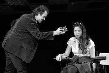 Clase, de Guillermo Calderón,
dirigida por Alberto Coco Rivero. Con
Rogelio Gracia y Camila Vives. Sala
Verdi, hasta el 21 de agosto; lunes
a sábados a las 21.00 y domingos
a las 18.00. Clase, de Guillermo Calderón,
dirigida por Alberto Coco Rivero. Con
Rogelio Gracia y Camila Vives. Sala
Verdi, hasta el 21 de agosto; lunes
a sábados a las 21.00 y domingos
a las 18.00.
