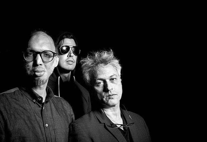 Shahzad Ismaily, Ches Smith y Marc Ribot. 