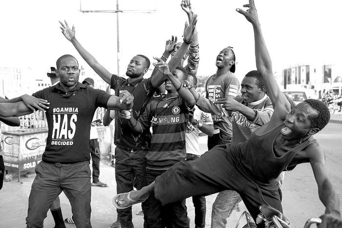 Celebración por la toma de mando del nuevo presidente de Gambia, Adama Barrow, ayer, en Banjul, Gambia. Foto: AFP, s/d de autor