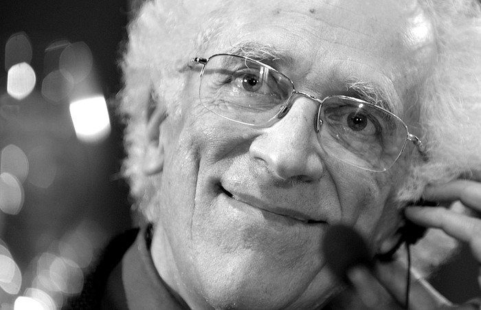 Tzvetan Todorov, en Oviedo. Foto: Miguel Riopa (archivo, octubre de 2008)