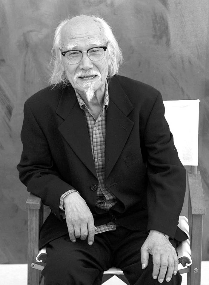 Seijun Suzuki, el 2 de setiembre de 2001, en la Bienal de Venecia. Foto: Gabriel Bouys, AFP