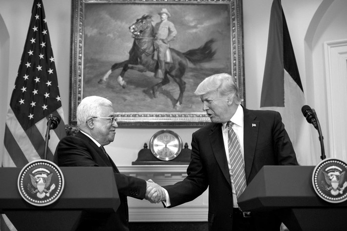 Mahmud Abbas, presidente de la Autoridad Palestina, y Donald Trump, presidente de Estados Unidos, ayer, en la Casa Blanca, en Washington. Foto: Nicholas Kamm, AFP