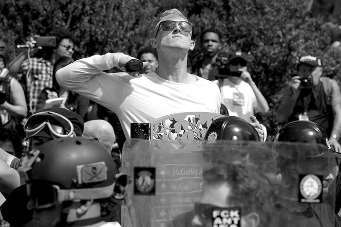 Neonazi durante una marcha el 11 de agosto, en Charlottesville, Virginia. Foto: Chip Somodevilla, AFP