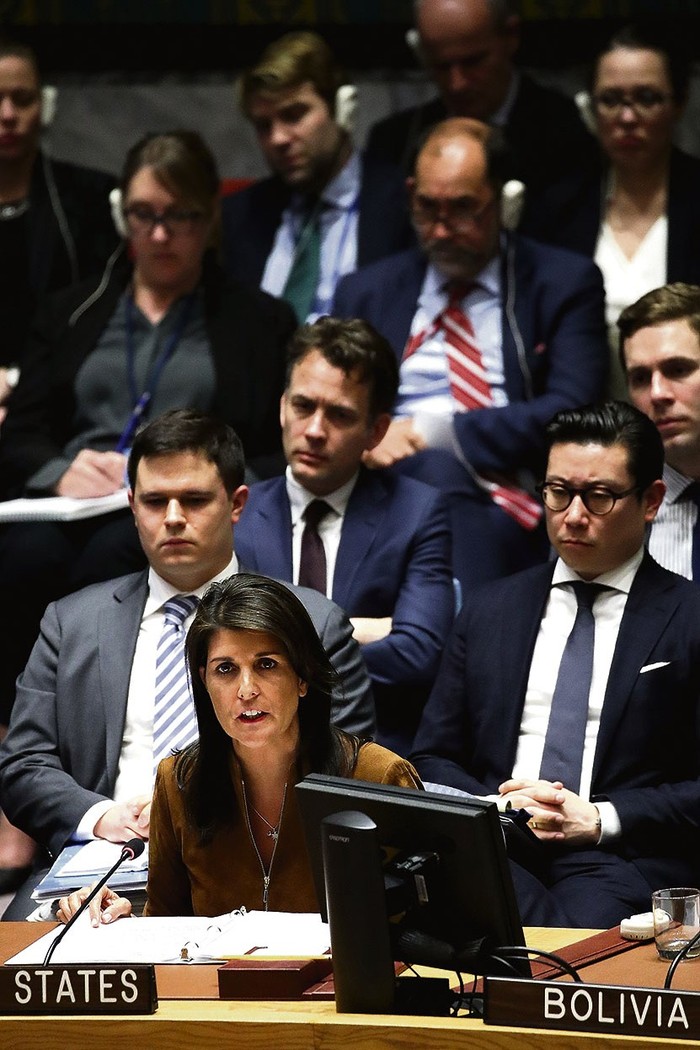 Nikki Haley, embajadora de Estados Unidos en la Organización de las Naciones Unidas (ONU), durante una reunión del Consejo de Seguridad de la ONU, ayer, en Nueva York.
 · Foto: Drew Angerer / AFP