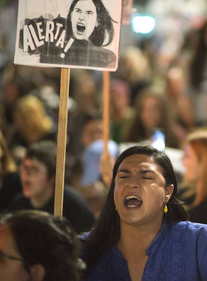 Alerta feminista por el femicidio de Fanny Aguiar, el lunes, en la avenida 18 de Julio. · Foto: Mariana Greif