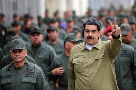 Nicolás Maduro, presidente venezolano, junto al comandante de las Fuerzas Armadas Operaciones de Mando Estratégico Remigio Ceballos (d), en el Complejo Militar Fuerte Tiuna, en Caracas. · Foto: Miraflores, s/d de autor Nicolás Maduro, presidente venezolano, junto al comandante de las Fuerzas Armadas Operaciones de Mando Estratégico Remigio Ceballos (d), en el Complejo Militar Fuerte Tiuna, en Caracas. · Foto: Miraflores, s/d de autor