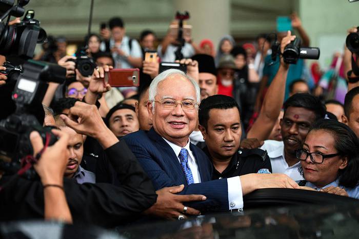 Najib Razak, exprimer ministro de Malasia, abandona ayer, un tribunal en Kuala Lumpur.

 · Foto: Mohd Rasfan