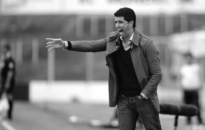 El director técnico de Nacional, Gustavo Díaz, el sábado, durante el partido ante Cerro en el estadio Luis Tróccoli. · Foto: Pedro Rincón