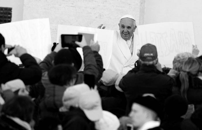 El papa Francisco a su llegada a la audiencia general de los días miércoles en la Plaza de San Pedro, en la Ciudad del Vaticano el pasado 5 de marzo. /Foto: Maurizio Brambatti, Efe