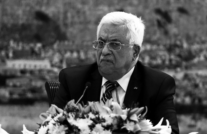 El presidente palestino, Mahmud Abas, ayer, durante una reunión con autoridades palestinas para analizar las conversaciones de paz entre israelíes y palestinos en la localidad de Ramala (Cisjordania). / Foto: Atef Safadi, Efe