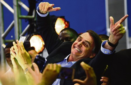 Jair Bolsonaro durante el acto de lanzamiento de su candidatura presidencial, el domingo en Río de Janeiro. afp · Foto: Carl De Souza Jair Bolsonaro durante el acto de lanzamiento de su candidatura presidencial, el domingo en Río de Janeiro. afp · Foto: Carl De Souza