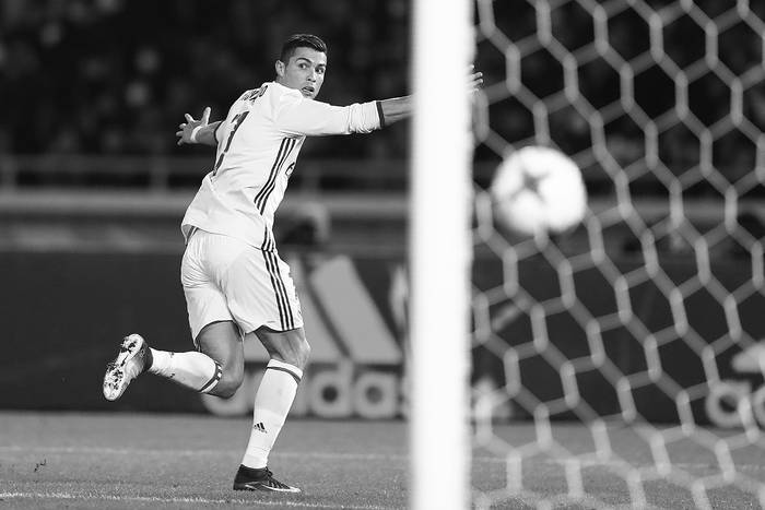 Cristiano Ronaldo tras convertir en la final del Mundial de Clubes ante Kashima Antlers
en el estadio Internacional de Yokohama. • foto: behrouz mehri, afp