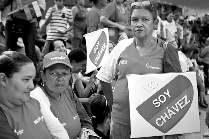 Participantes del acto oficial en homenaje a Simón Bolívar, con motivo del 182o aniversario de su muerte, en Caracas. · Foto:  Miguel Gutiérrez, Efe