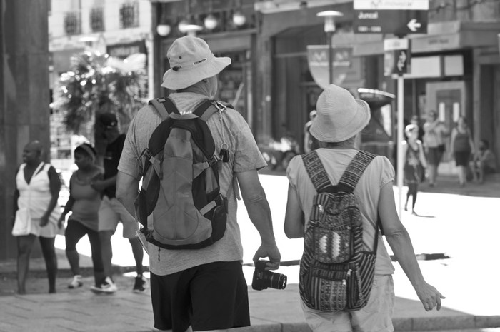 Turistas en el centro de Montevideo, el lunes. · Foto: Manuela Aldabe