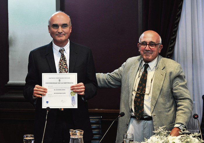 Jean-Michel Morel y Roberto Markarian, ayer, en la Sala Maggiolo de la Universidad de la República. Foto: Federico Gutiérrez