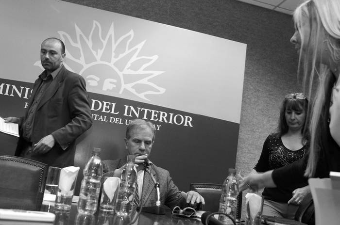 Gustavo Belarra, Luis Mendoza, Sandra Alonso y Jimena Andrade, ayer en el primer encuentro Nacional de Oficiales de Enlace.  · Foto: Pablo Vignali