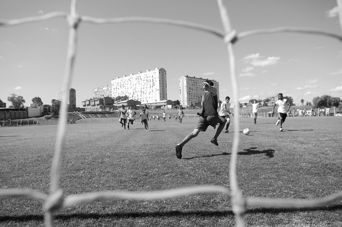 Final del Campeonato de Fútbol Popular de juveniles, categoría Menores, entre Santo Domingo y 3 de Enero, el domingo, en el complejo Héctor del Campo, de Danubio. · Foto: Pablo Nogueira