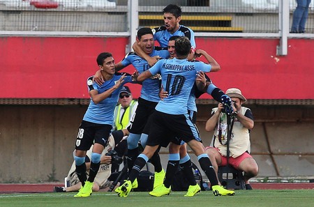 Juan Manuel Sanabria, Darwin Núñez, Agustín Dávila, Bruno Méndez y Nicolás Schiappacasse, tras uno de los dos goles convertidos por Dávila. , AFP · Foto: Claudio Reyes Juan Manuel Sanabria, Darwin Núñez, Agustín Dávila, Bruno Méndez y Nicolás Schiappacasse, tras uno de los dos goles convertidos por Dávila. , AFP · Foto: Claudio Reyes