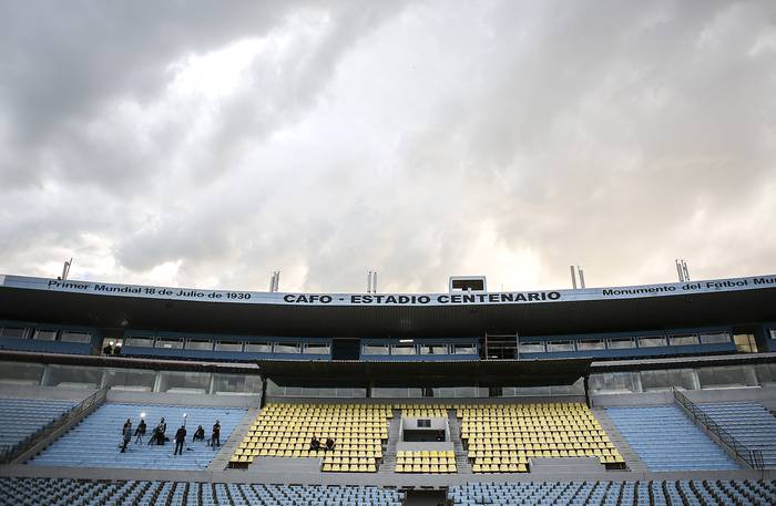 Estadio Centenario, previo al inicio del partido Uruguay - Brasil, por eliminatorias hacia Catar 2022, el martes.
 · Foto: .