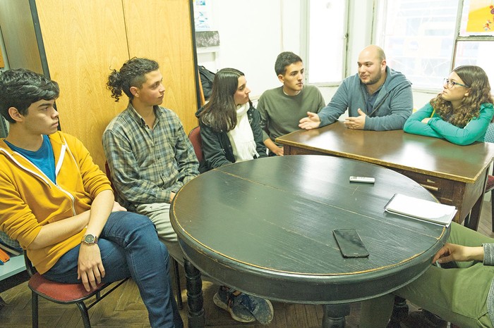 Estudiantes que hicieron un intercambio con Francia, en el Centro de Lenguas Extranjeras de Secundaria.  · Foto: Pablo Vignali