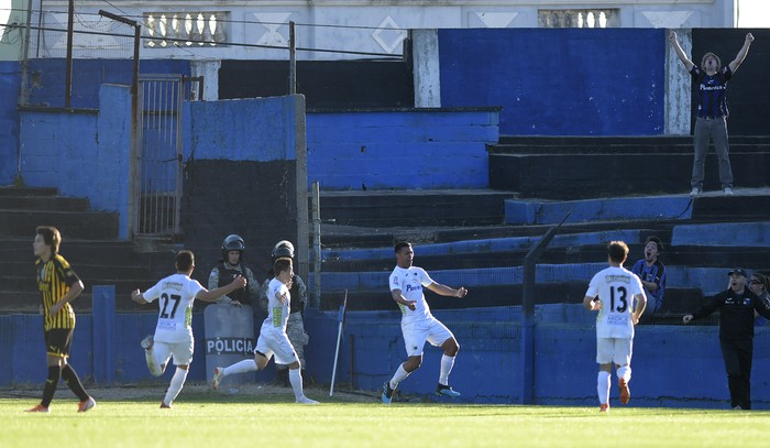 Franco Romero, convirtió el gol de la victoria de Liverpool ante Peñarol, en el estadio Belvedere.  · Foto: Sandro Pereyra