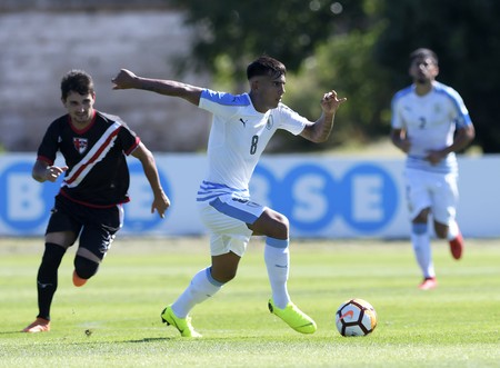 Rodrigo Zalazar, de Uruguay, y Gustavo Iturburo, de Florida, en el complejo Uruguay Celeste.
· Foto: Sandro Pereyra Rodrigo Zalazar, de Uruguay, y Gustavo Iturburo, de Florida, en el complejo Uruguay Celeste.
· Foto: Sandro Pereyra