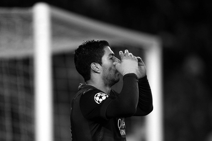 Luis Suárez durante el partido de vuelta de octavos de final de la Liga de Campeones, ante Manchester City, ayer, en el Camp Nou. Foto: Alejandro García, Efe