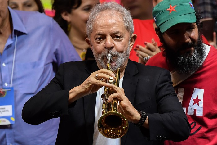 El ex presidente brasileño Luiz Inácio Lula Da Silva, participando en el Congreso del Partido de los Trabajadores, en San Pablo, Brasil, a fines de noviembre. · Foto: Nelson Almeida, AFP