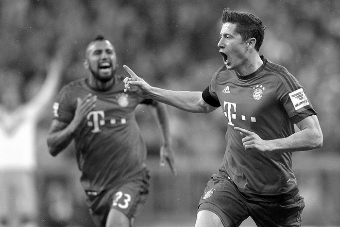 Robert Lewandowski, delantero polaco del Bayern Munich, festeja un gol a Wolfsburg, ayer, en Múnich. Foto: Christof Stache, AFP