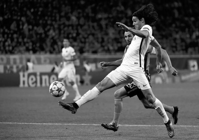 Edinson Cavani, de Paris Saint-Germain, durante el partido con Shakhtar Donetsk, ayer, en el Arena Lviv, en Ucrania. Foto: Pascal Guyot, Afp