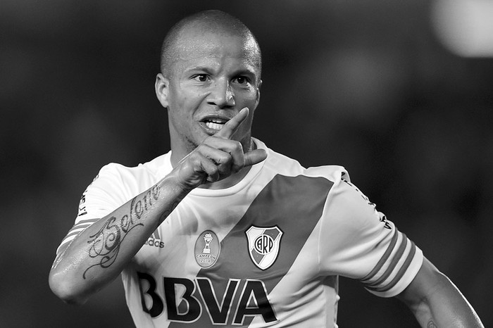 Carlos Sánchez, de River Plate de Argentina, después de anotar un gol contra Chapecoense
de Brasil en la Copa Sudamericana. Foto: Eitan Abramovich, Afp Carlos Sánchez, de River Plate de Argentina, después de anotar un gol contra Chapecoense
de Brasil en la Copa Sudamericana. Foto: Eitan Abramovich, Afp