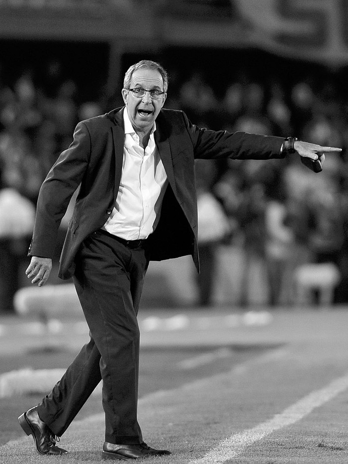 Gerardo Pelusso, director técnico de Independiente Santa Fe, durante el partido con
Independiente de Argentina, el jueves en el estadio El Campín de Bogotá, Colombia.
Foto: Guillermo Legaria, Afp Gerardo Pelusso, director técnico de Independiente Santa Fe, durante el partido con
Independiente de Argentina, el jueves en el estadio El Campín de Bogotá, Colombia.
Foto: Guillermo Legaria, Afp