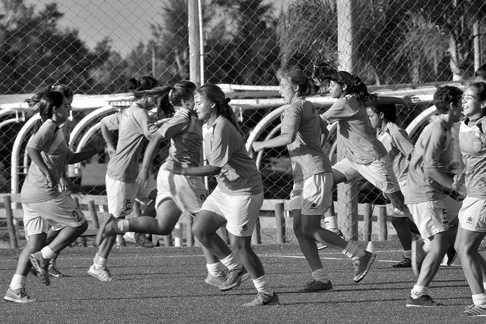 Entrenamiento de la seleccion femenina sub 17 en el complejo de la AUF. Foto: Federico Gutiérrez (archivo, febrero de 2016)