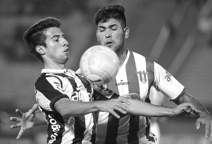 Villa Teresa-Peñarol, el sábado, en el estadio Centenario. Foto: Santiago Mazzarovich