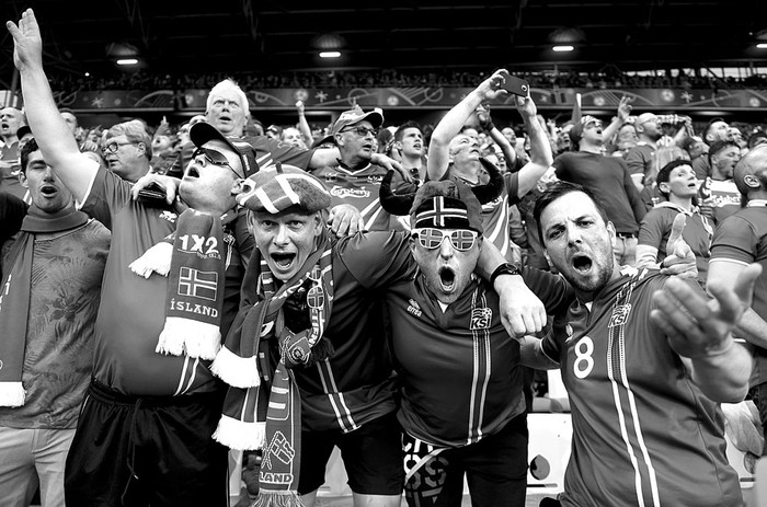 Hinchas de Islandia durante el partido con Portugal por la Eurocopa,
ayer en Saint-Étienne, Francia. Foto: Philippe Desmazes, Afp
