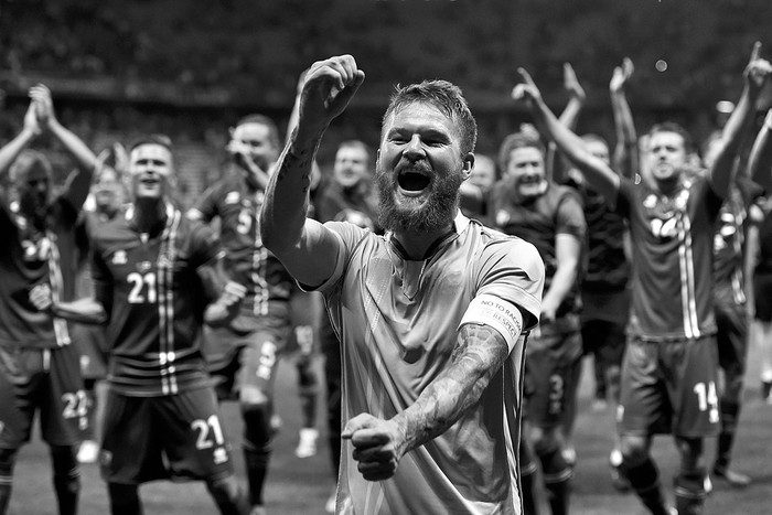 Los jugadores de Islandia festejan la victoria ante Inglaterra, ayer, en Niza, Francia. Foto: Bertrand Langlois, Afp