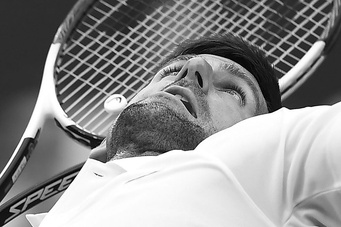 El serbio Novak Djokovic durante el partido con el francés Adrian Mannarino, ayer, en Wimbledon. Foto: Glyn Kirk, AFP