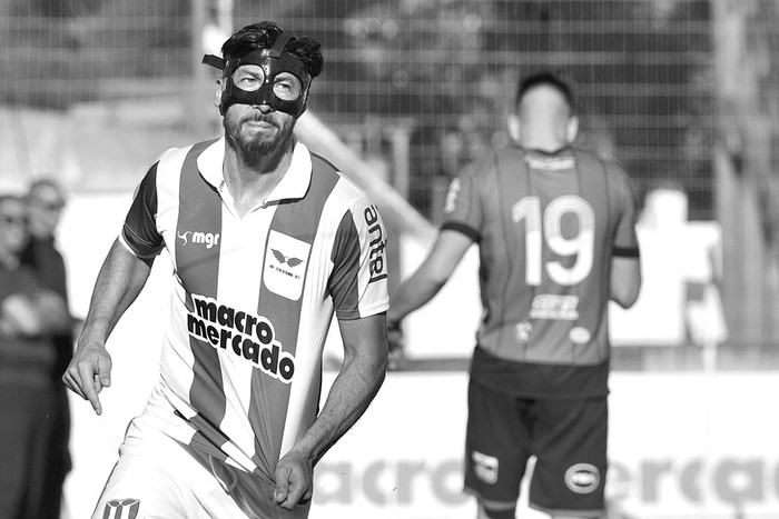 Juan Manuel Olivera, luego de anotar el segundo gol a Rampla Juniors, el sábado, en el Parque Saroldi. Foto: Federico Gutiérrez