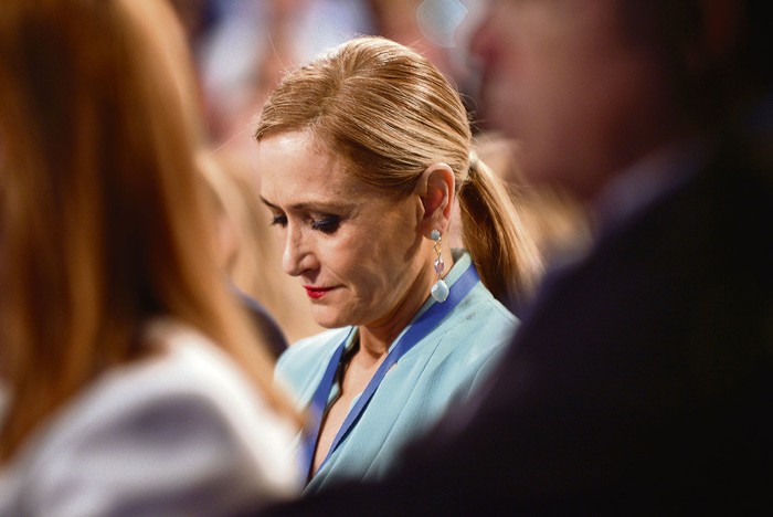 Cristina Cifuentes, presidenta del gobierno regional de Madrid, asiste a la Convención Nacional del Partido Popular, el domingo, en Sevilla. / foto: cristina quicler, afp · Foto: Cristina Quicler