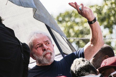 Luiz Inácio Lula da Silva, el 7 de abril, en el edificio sindical de los trabajadores metalúrgicos en São Bernardo do Campo, San Pablo, Brasil.
· Foto: Nelson Almeida Luiz Inácio Lula da Silva, el 7 de abril, en el edificio sindical de los trabajadores metalúrgicos en São Bernardo do Campo, San Pablo, Brasil.
· Foto: Nelson Almeida
