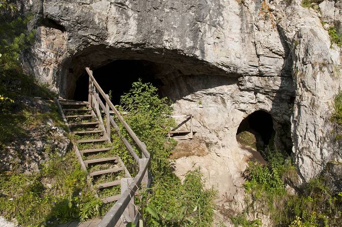 Entrada a la Cueva Denisova, en las montañas Altai de la Siberia, Rusia. 
Foto: MPI for Evolutionary Anthropology
