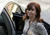 Cristina Fernández deja un tribunal federal, ayer, en Buenos Aires. Cristina Fernández deja un tribunal federal, ayer, en Buenos Aires.