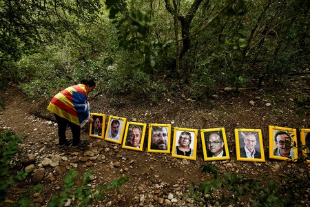 Retratos de líderes separatistas, 28 de abril de 2018, la montaña de Montserrat cerca de Barcelona.
· Foto: Pau Barrena, AFP Retratos de líderes separatistas, 28 de abril de 2018, la montaña de Montserrat cerca de Barcelona.
· Foto: Pau Barrena, AFP
