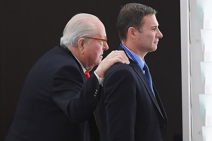 Jean-Marie Le Pen, diputado del Frente Nacional, de la derecha francesa, durante una sesión plenaria en el Parlamento Europeo, ayer, en Estrasburgo, Francia.

 · Foto: Frederick Florin, AFP